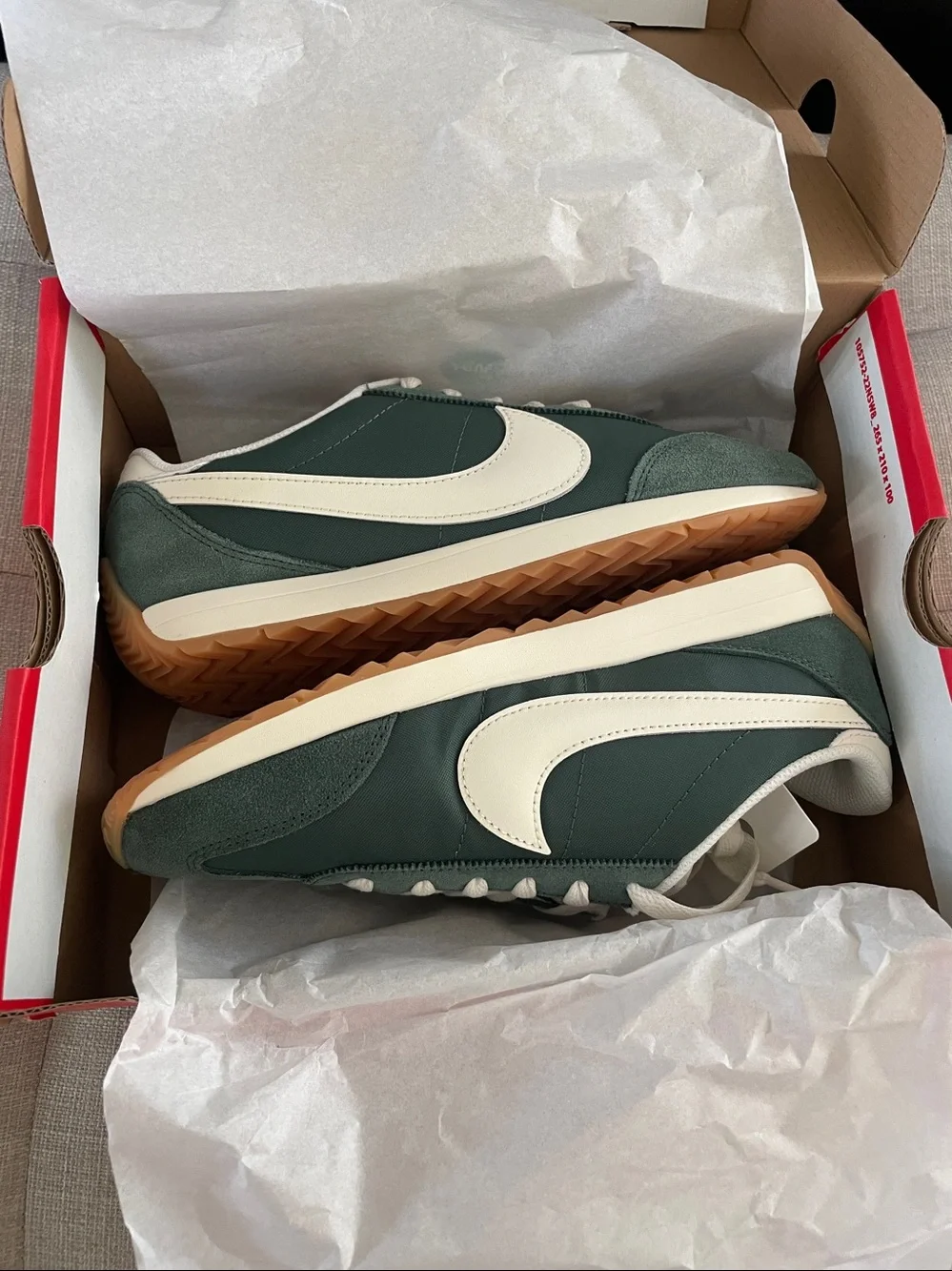 Nike Women’s Pacific Low Top Green and White Retro Running  🏃🏻‍♀️ Sneakers